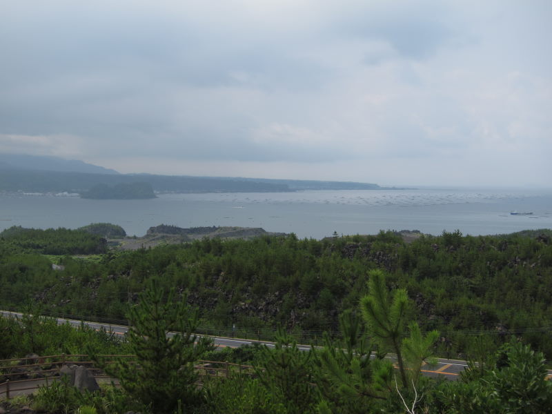 これが火山灰！噴煙、自然の脅威に驚愕！そしてミッション達成！桜島ーブロンプトンと行く九州12日間⑲_e0138081_149631.jpg