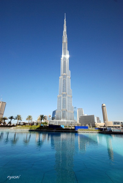 The Burj Khalifa ブルジュ ハリファ ドバイ Always Over The Moon
