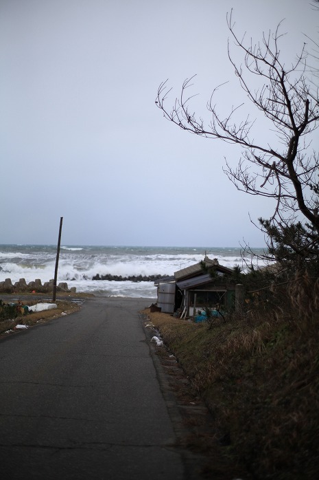 漁師小屋のある風景; White Chair_b0128609_003395.jpg