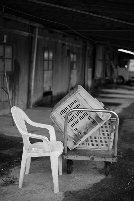 漁師小屋のある風景; White Chair_b0128609_004340.jpg