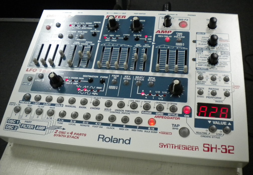Roland シンセサイザー SH-32 - レコーディング/PA機器