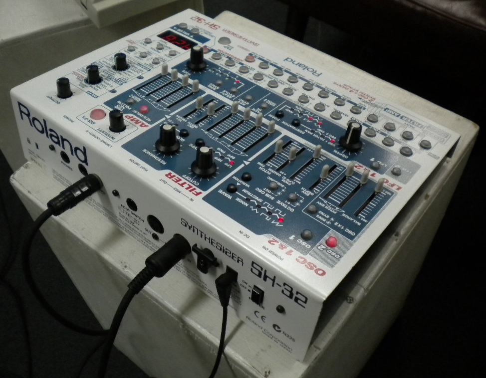 Roland SH-32試奏記 : 風流音色まねゑもん Roland SH-32試奏記 : 風流音色まねゑもん