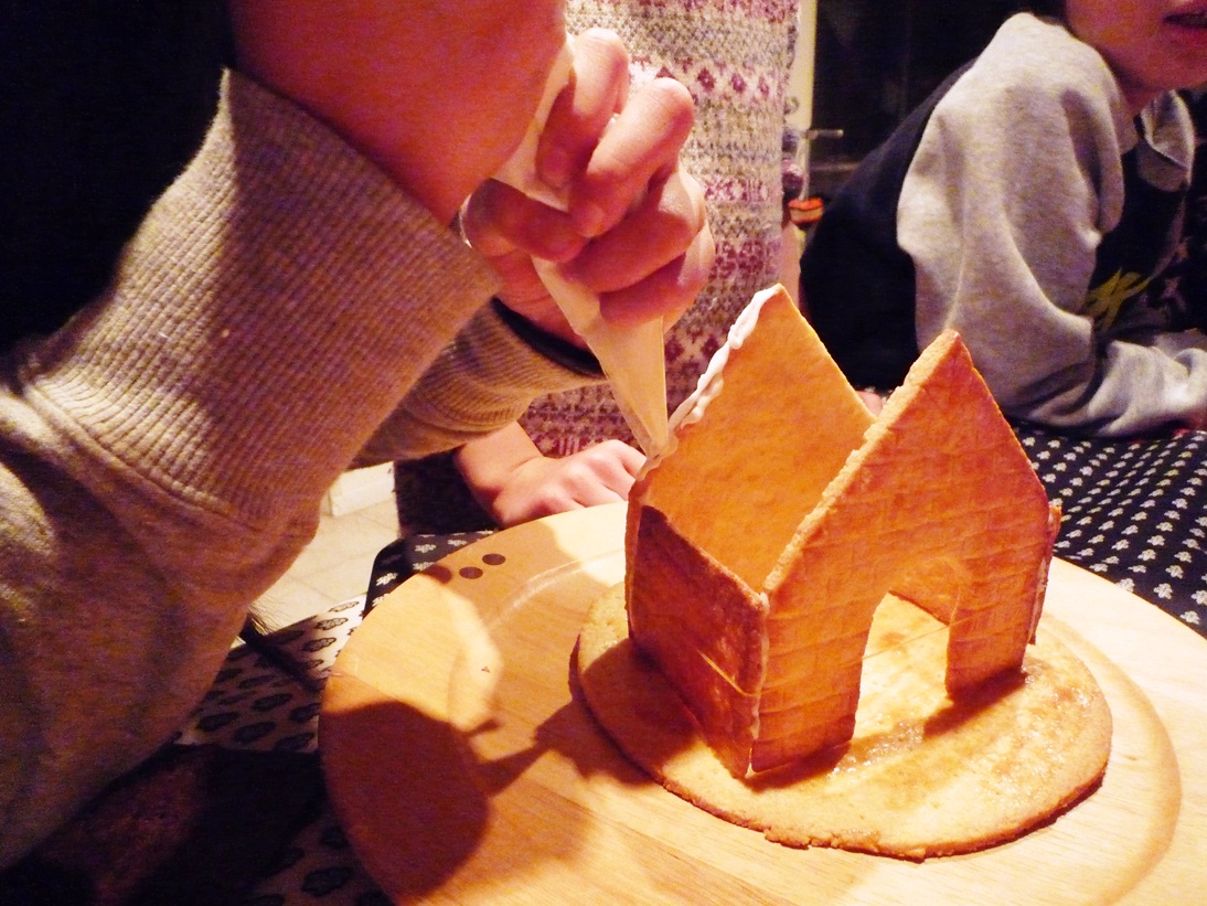 クリスマス ヘクセンハウス お菓子の家 作り 京都 おとなの絵付け こどもの手仕事 クリスマス ヘクセンハウス お菓子の家 作り 京都 おとなの絵付け こどもの手仕事