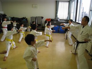 日曜空手で最終稽古納め 1000本突き!_c0118332_13364088.jpg