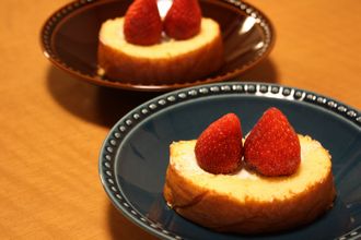 イチゴロールケーキ_f0196800_1048047.jpg