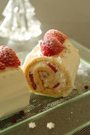 いちごのロールケーキ_b0107003_1141382.jpg