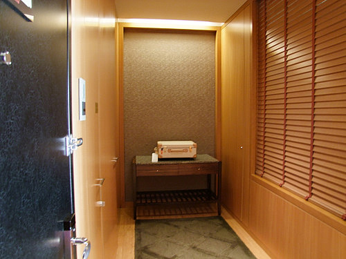 「三越前　マンダリンオリエンタル東京　広く落ち着く客室と個性的なアメニティを持つホテル」_a0000029_1301452.jpg