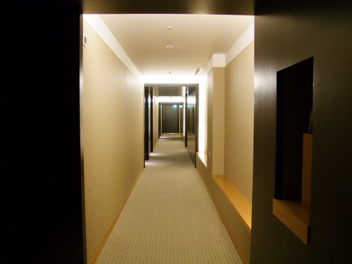 「三越前　マンダリンオリエンタル東京　広く落ち着く客室と個性的なアメニティを持つホテル」_a0000029_1344895.jpg