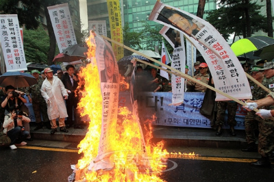 靖国神社放火事件_b0169850_2053260.jpg