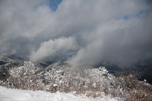 歩き納めは雪の笠形山_e0024081_2135687.jpg