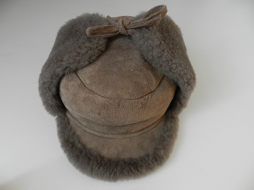 sheep skin & fur cap _f0226051_13362078.jpg