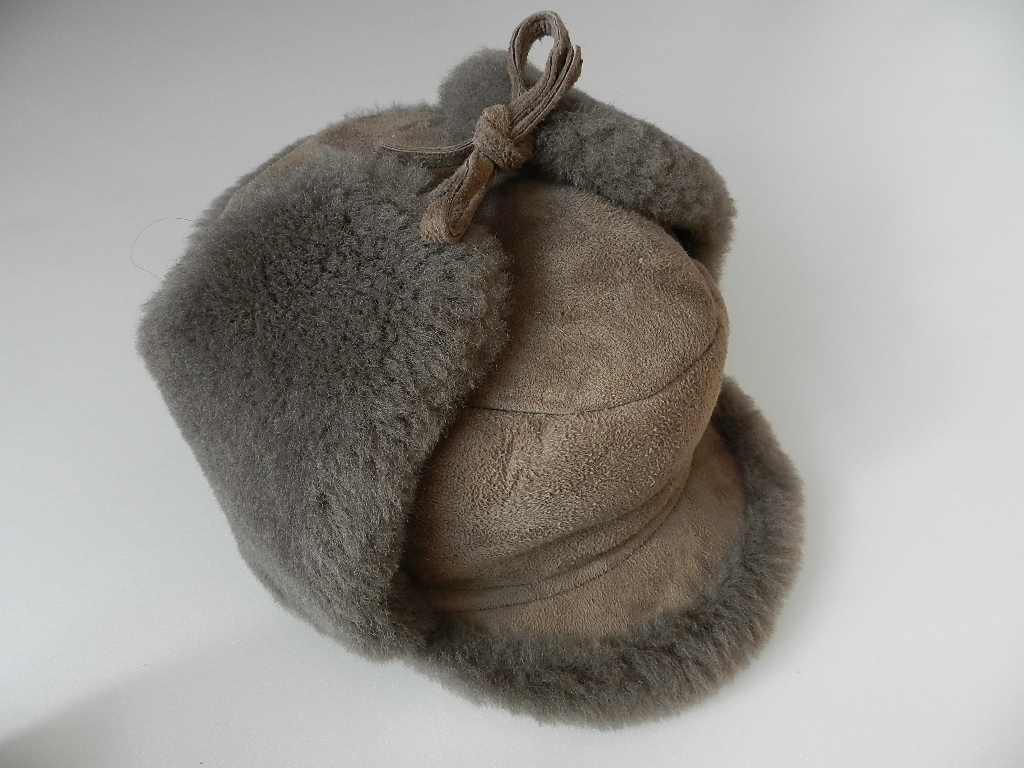 sheep skin & fur cap _f0226051_13371725.jpg