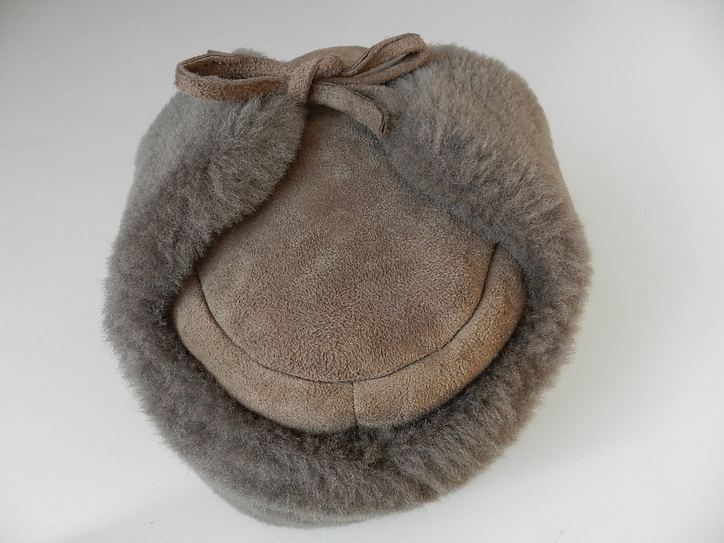 sheep skin & fur cap _f0226051_13374482.jpg
