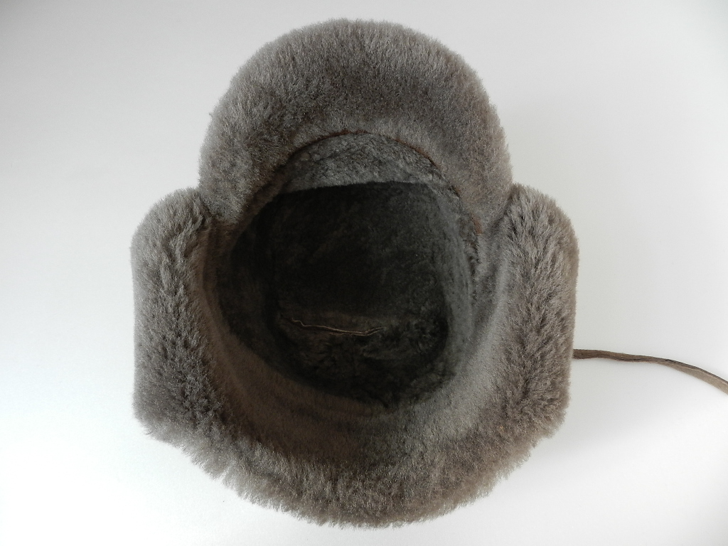 sheep skin & fur cap _f0226051_13392868.jpg