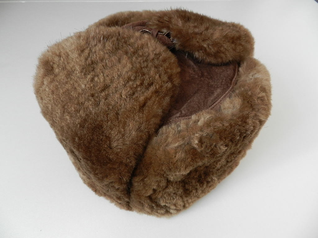 sheep skin & fur cap _f0226051_13414060.jpg