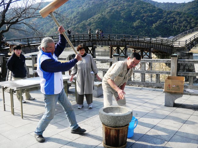 岩国錦帯橋の餅つき大会～１_c0193187_20295890.jpg