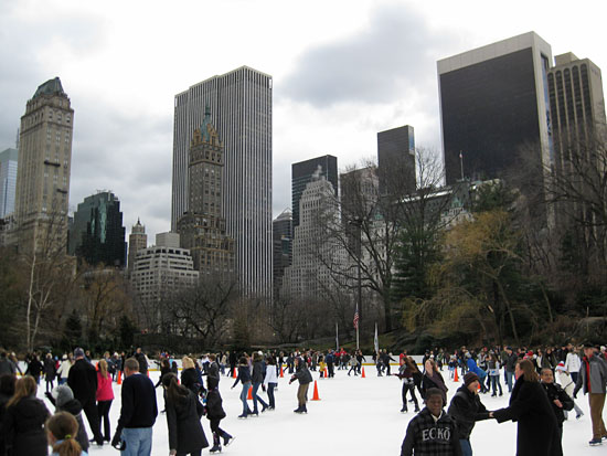 Ice skating @Central Park_d0011990_4553097.jpg