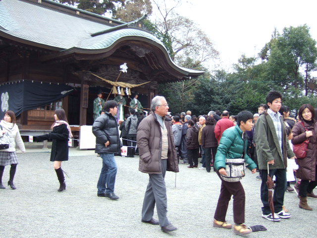 元旦に２度の神社詣で　そして犬たちにも・・・・_a0098757_19222424.jpg