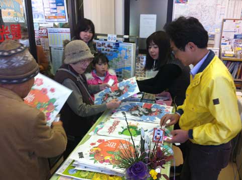 ２０１２年お正月　田原凧保存会の初仕事　小凧・餅つき・トン汁　大サービス！_b0120982_8383196.jpg