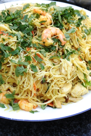海老のトマトパスタ_d0104926_5593925.jpg