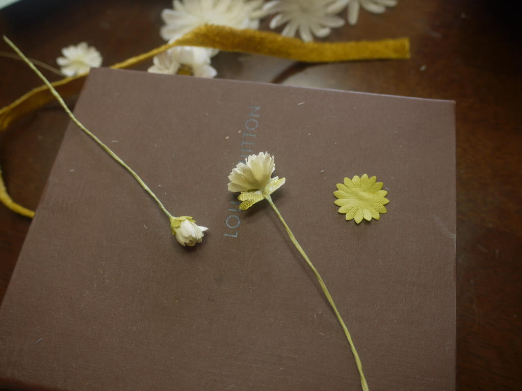 小さなマーガレットです。 : 布花 チュトワ