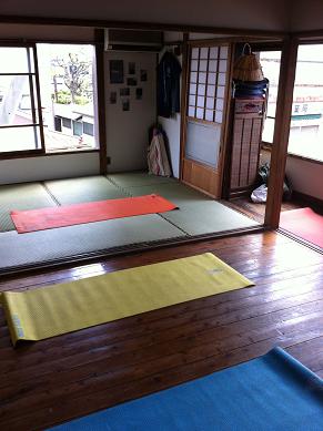 Yoga Class Schedule: April 2012 _c0145897_2283493.jpg