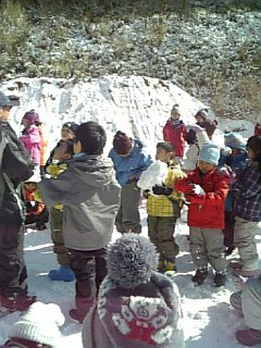 雪山探検中〜_d0182716_1129381.jpg