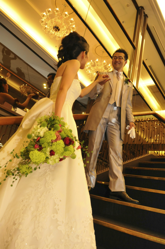 新郎新婦様からのメール 緑の中のガーネット アームレット ホテルメトロポリタンエドモント様へ 一会 ウエディングの花