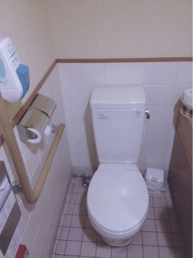 モスバーガー日暮里店 トイレでカメラ モスバーガー日暮里店 トイレでカメラ