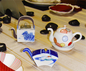 深川製 醤油差し 染め付け 山水図 木箱 未使用 美品 しょうゆ 水差し 深川製 醤油差し 染め付け 山水図 木箱 未使用 美品 しょうゆ