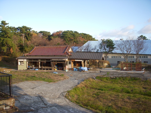被災地支援プロジェクト福島県相馬市で【仮設住宅にてX\'masリースワークショップ開催】2日目のご報告_b0076951_2361863.jpg