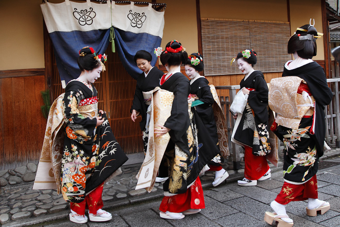 新春行事：京都の花街「始業式」　艶やかな芸舞妓さん_c0059485_2326659.jpg