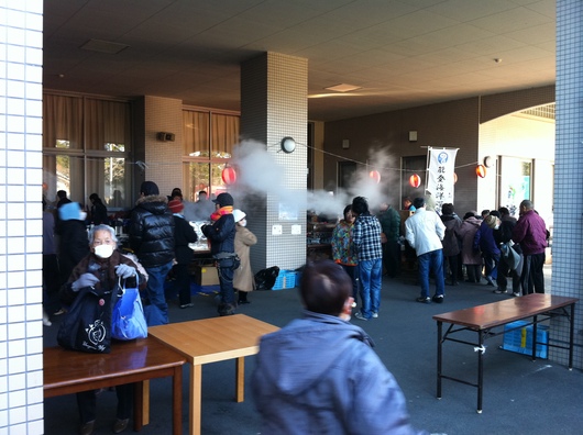 被災地支援プロジェクト福島県相馬市で【仮設住宅にてX\'masリースワークショップ開催】2日目のご報告_b0076951_123927.jpg
