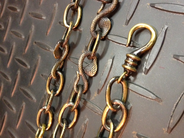 BLACK SIGN SOLID BRASS WALLET CHAINS : FEEBLES