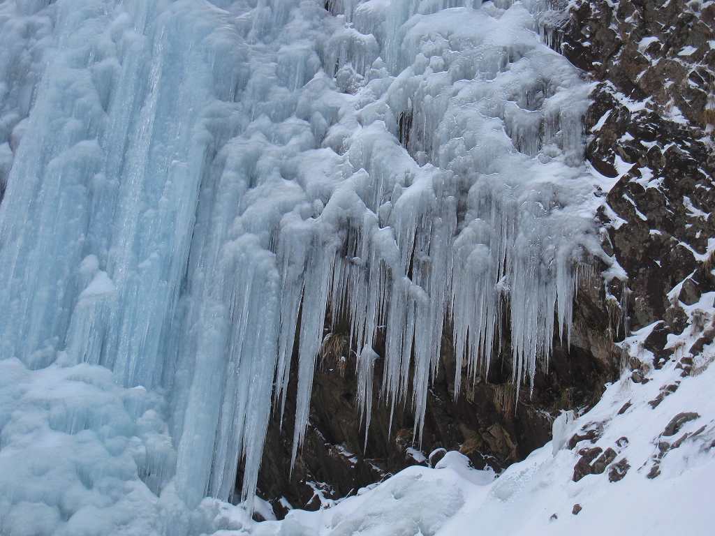 完全凍結の　高瀑の滝 　（たかたるのたき）_b0124306_2338102.jpg