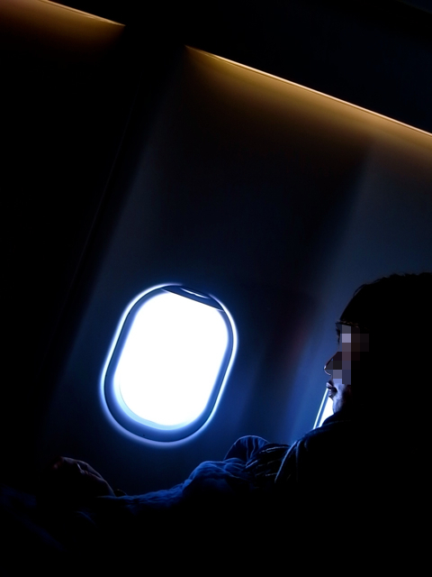 機上の人..._f0057849_13554516.jpg