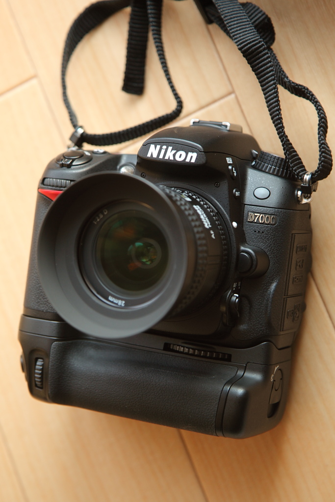 宅送] D7000 バッテリーグリップ付 Nikon - デジタルカメラ - alrc.asia