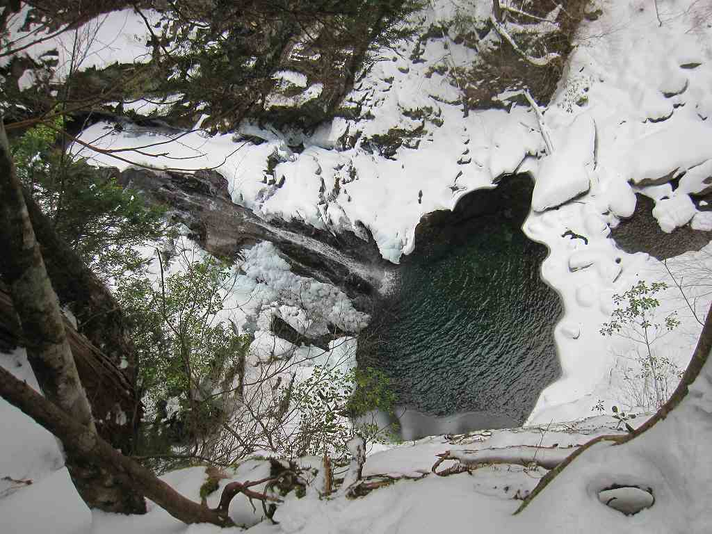 完全凍結の　高瀑の滝 　（たかたるのたき）_b0124306_9283371.jpg