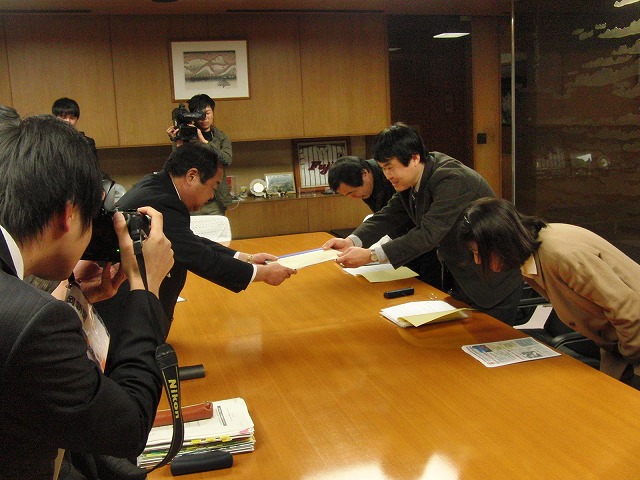 「岳鉄イカシ隊」のワークショップと市長への要望書提出_f0141310_8174476.jpg