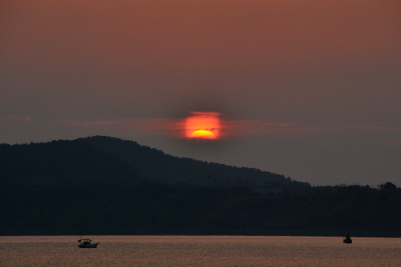 額縁に入った夕日？_f0184314_2164472.jpg