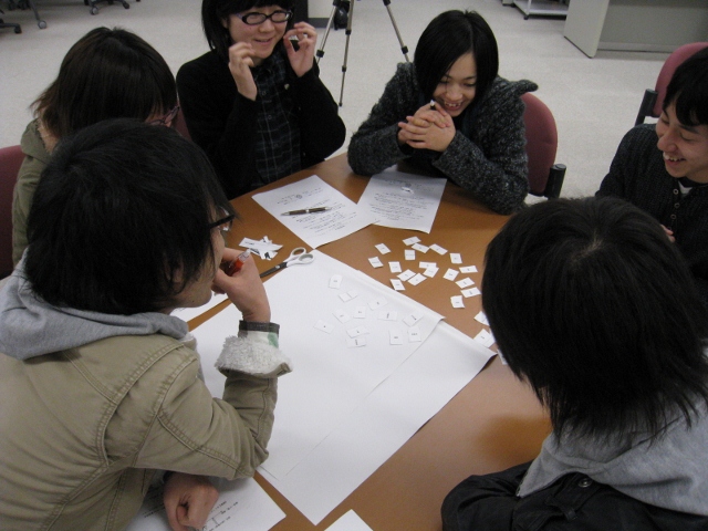 大阪女学院大学教授の奥本京子さんに「トランセンド・ワークショップ」を行っていただきました。_c0167632_1691737.jpg