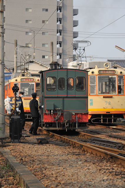 坊っちゃん列車とともに_c0081462_2056532.jpg