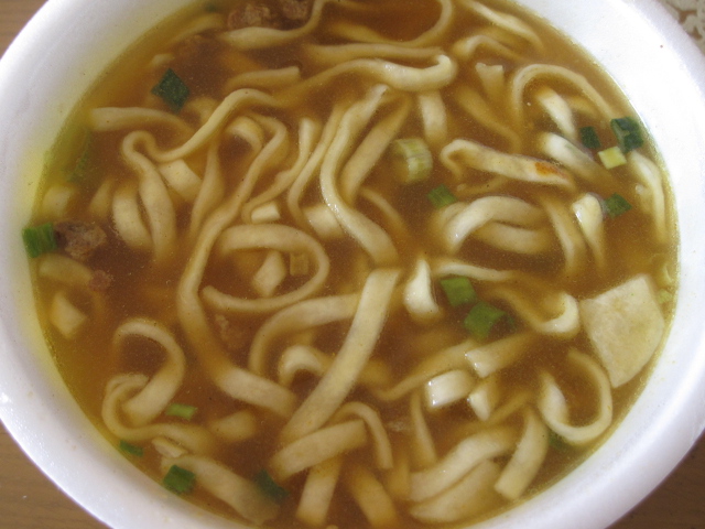 日清のどん兵衛 だしカレーうどん (西日本仕様)_b0042308_143316.jpg