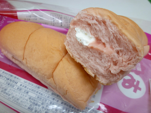 【菓子パン】あかちぎり いちご風味ミルキークリーム＆ホイップ＠ヤマザキ_c0152767_21454399.jpg