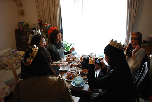 ランチ部番外編 ＜ガレット・デ・ロワを味わう会2012＞_c0120342_16523333.jpg