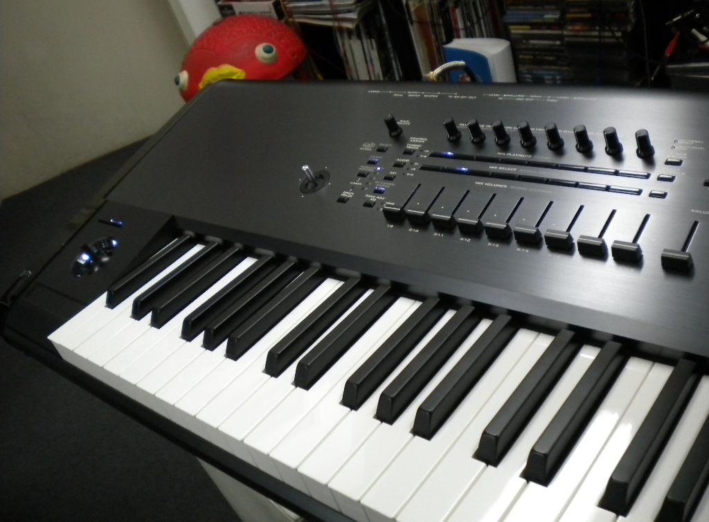 美品 KORG KRONOS2-88 シンセサイザ KORG / KRONOS 2 88 ワークステーションシンセサイザー(KRONOS2