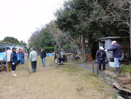 臨時活動:とんど組立_c0108460_17161197.jpg