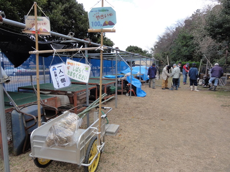 臨時活動:とんど組立_c0108460_17163657.jpg
