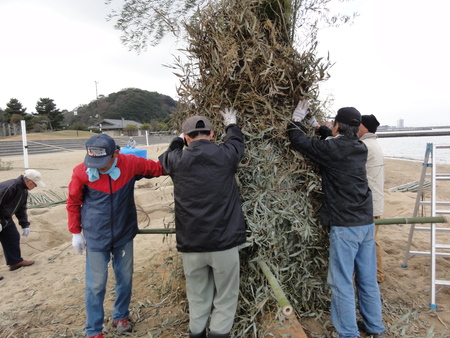 臨時活動:とんど組立_c0108460_1782562.jpg