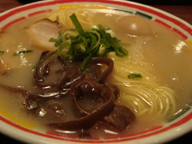 原宿「九州じゃんがら らーめん」へ行く。_f0232060_242982.jpg
